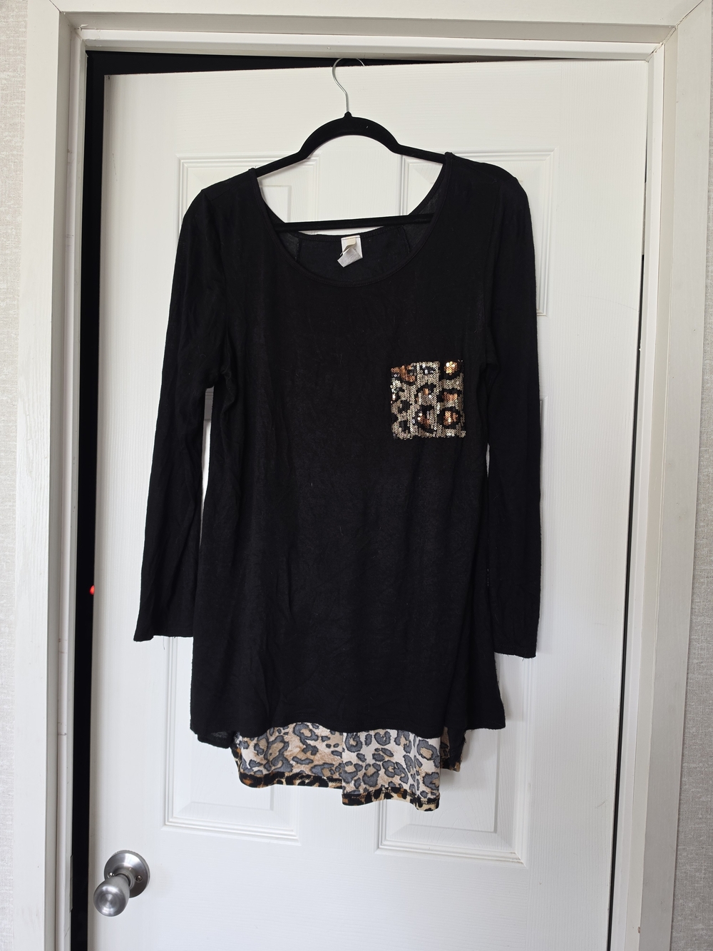 Black Long-Sleeve Layered Tunic with Leopard Print Pocket
